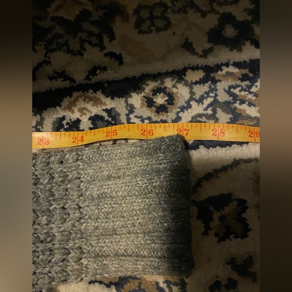 Guess sweater mens fits like M on tag is xs - Picture 4 of 10